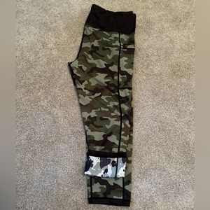 CVG Reversible Camo Capri